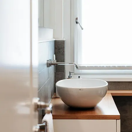 Lp Luxury - Downtown コモ