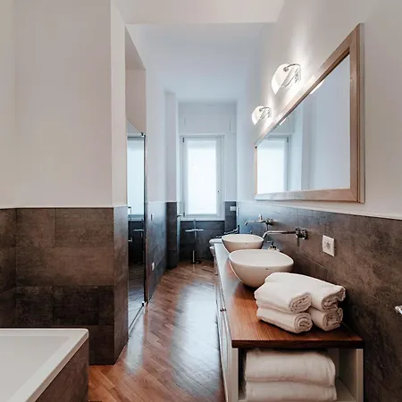 Lp Luxury - Downtown * コモ